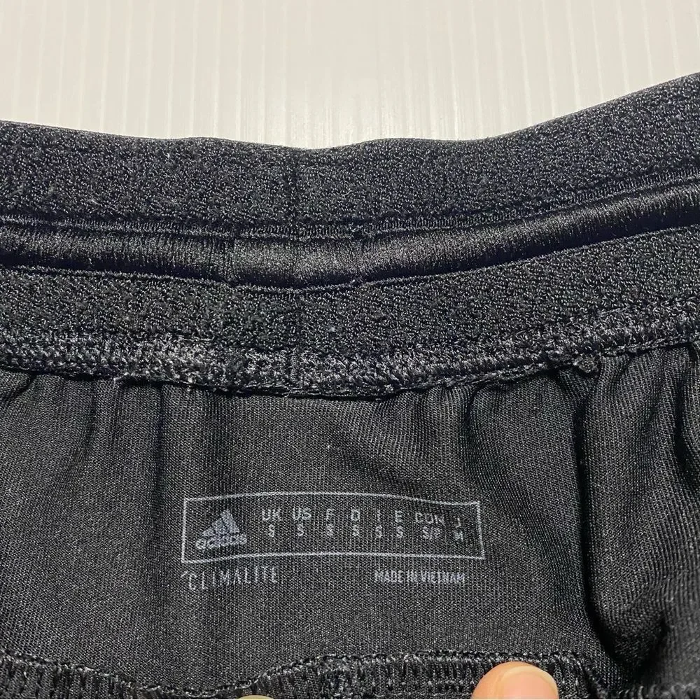Adidas mens black stretchy athletic shorts running sports  9” Small